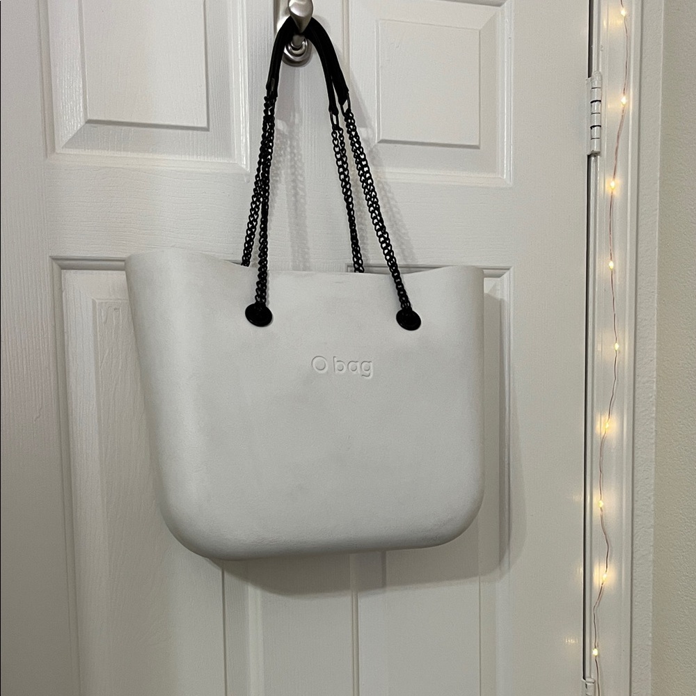 White O Bag with Customizable lining and straps